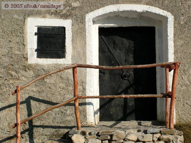 Vlkolinec (detail of granary)